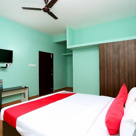 Oyo 17276 The Maple Tree Hotels בובנשוואר מראה חיצוני תמונה