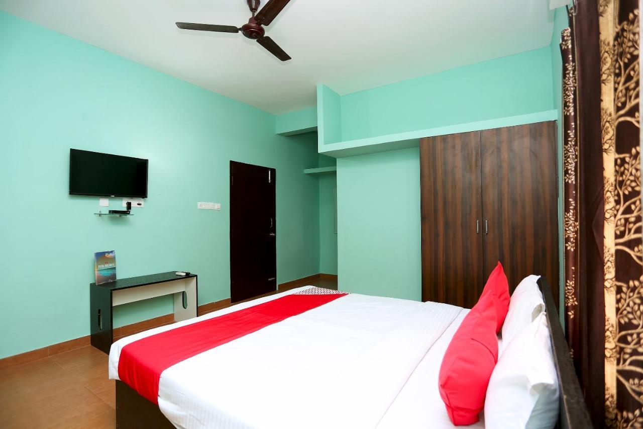 Oyo 17276 The Maple Tree Hotels בובנשוואר מראה חיצוני תמונה