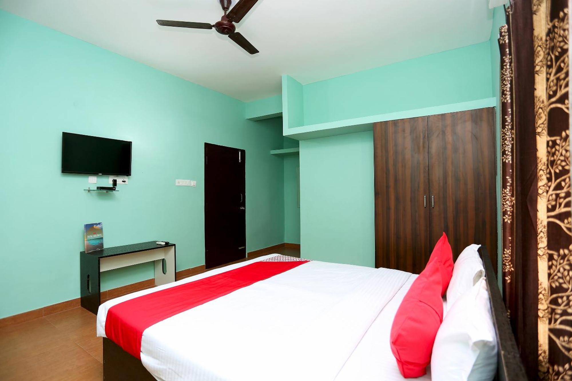 Oyo 17276 The Maple Tree Hotels בובנשוואר מראה חיצוני תמונה