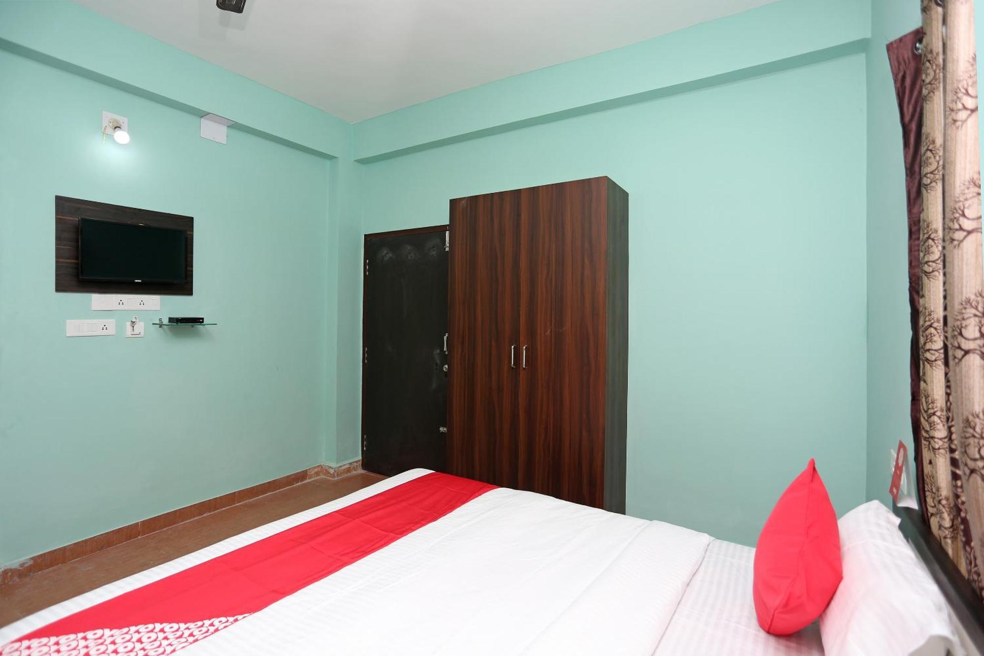 Oyo 17276 The Maple Tree Hotels בובנשוואר מראה חיצוני תמונה