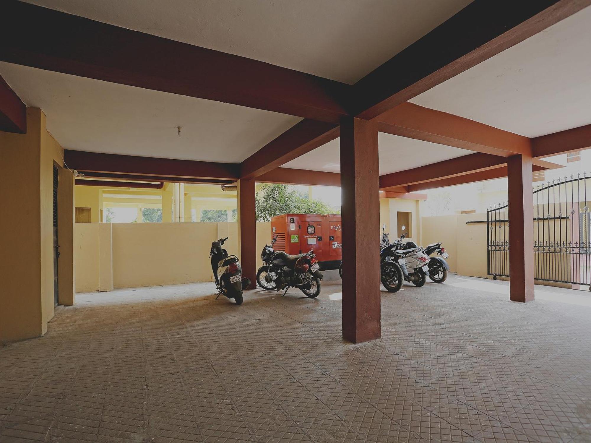 Oyo 17276 The Maple Tree Hotels בובנשוואר מראה חיצוני תמונה