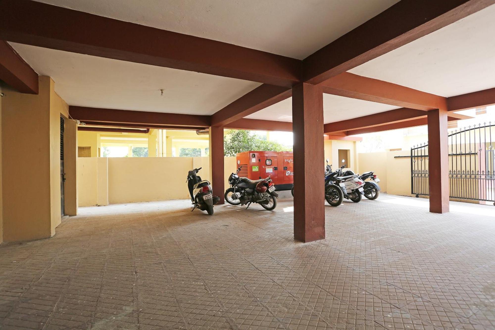 Oyo 17276 The Maple Tree Hotels בובנשוואר מראה חיצוני תמונה
