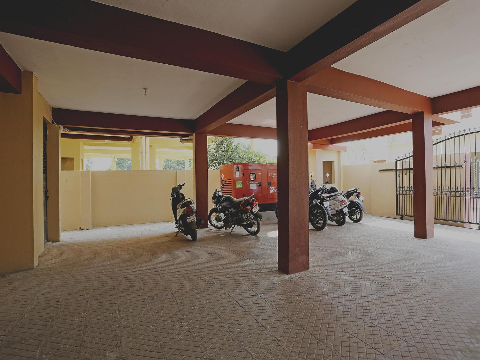 Oyo 17276 The Maple Tree Hotels בובנשוואר מראה חיצוני תמונה